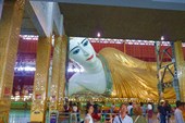 Лежащий Будда в Янгоне